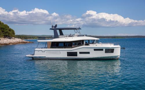 Beneteau grand trawler 63