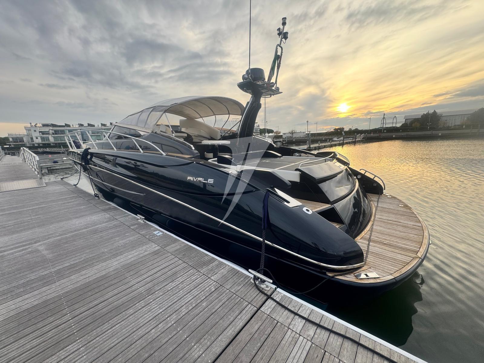riva 52 rivale
