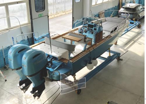 Boston whaler outrage 25