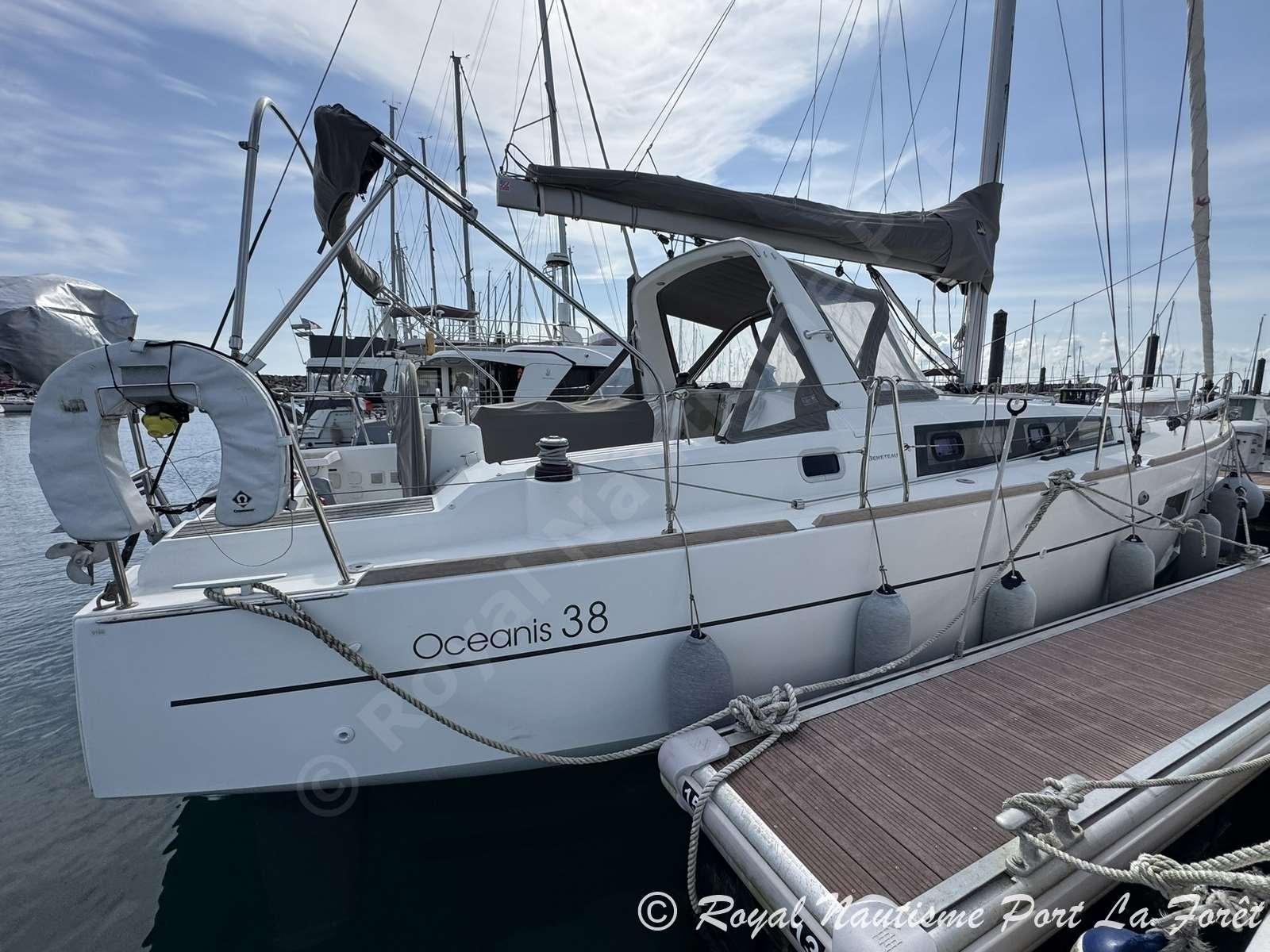 beneteau Oceanis 38