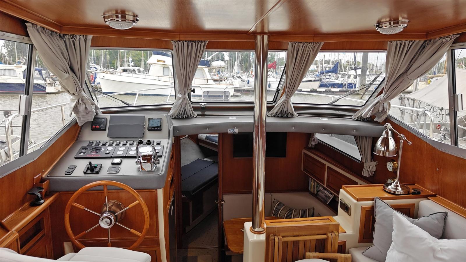 holland boat Atlantic 37 fly