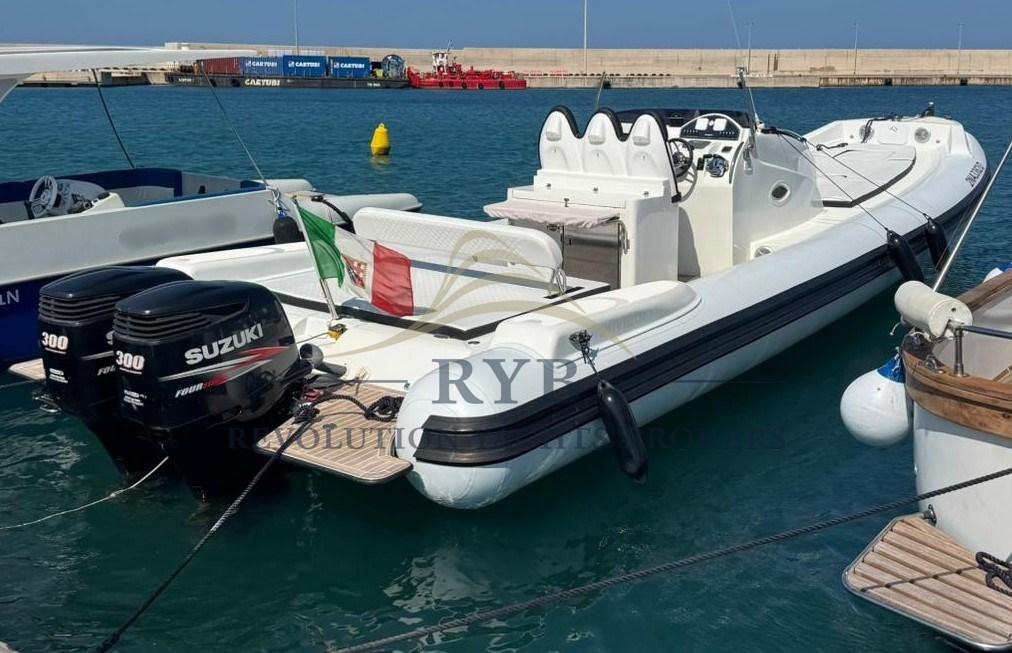 doviboat Shuttle 120 cabin