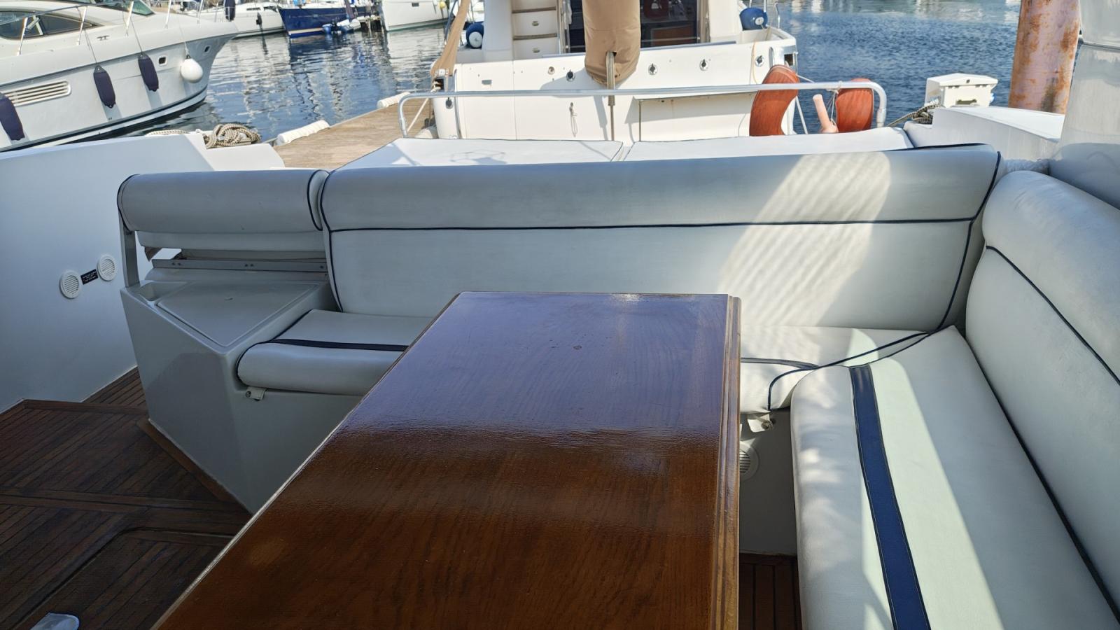 ferretti Altura 47