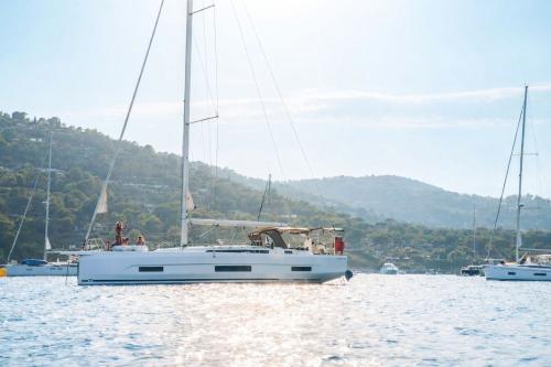 Dufour 470