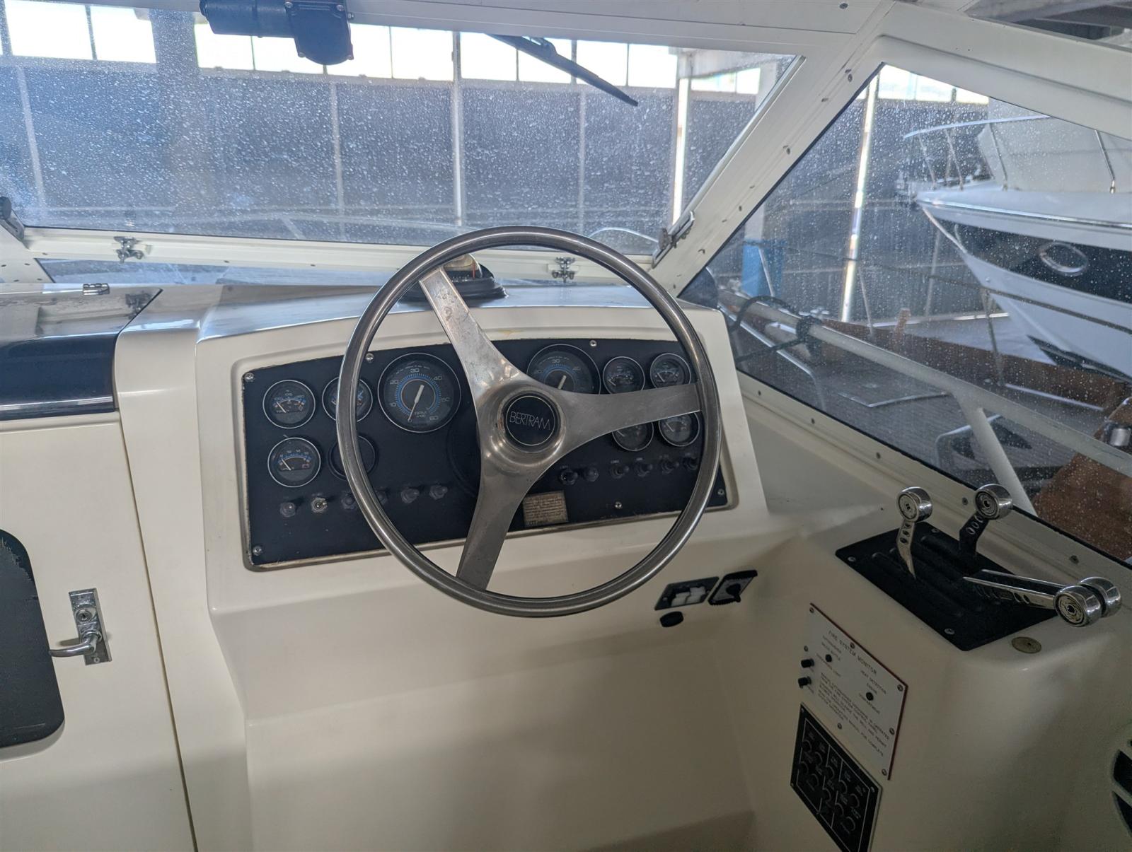 bertram yacht 28' moppie