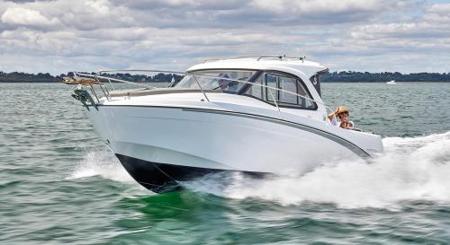 beneteau Antares 7 fishing