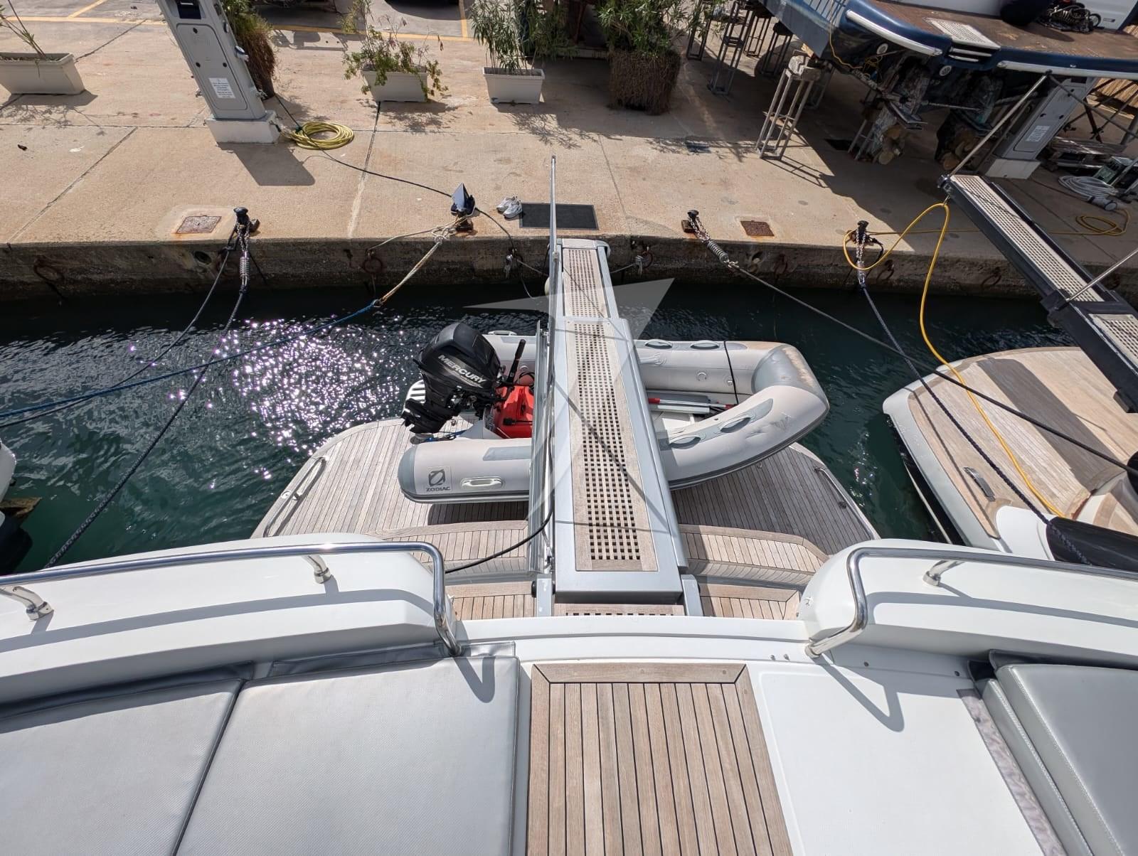 pershing 54'