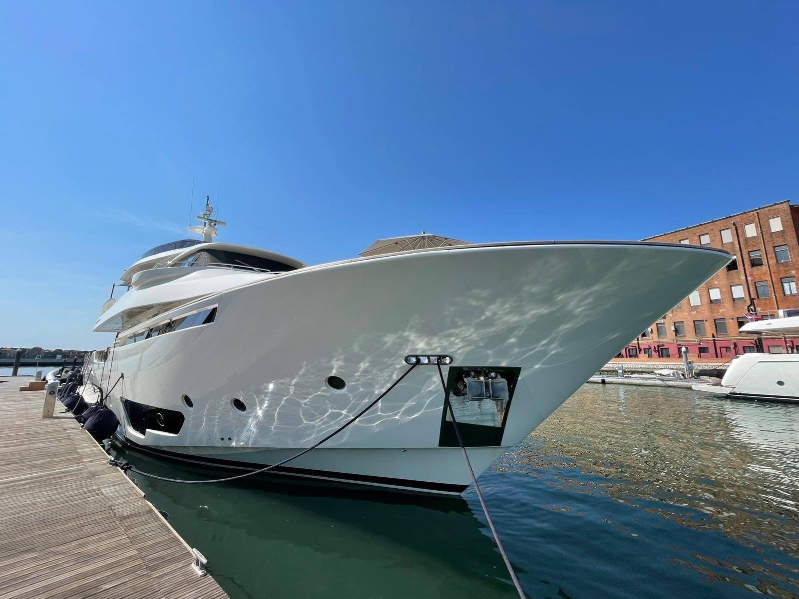 custom line Navetta 28