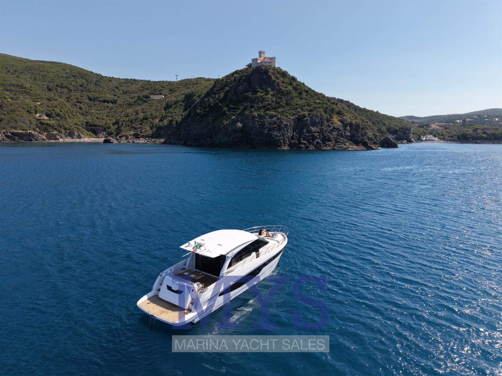 cayman yachts S520