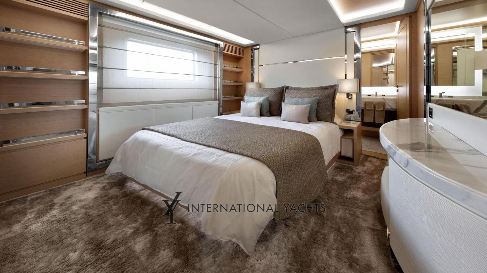 benetti Delfino 93'