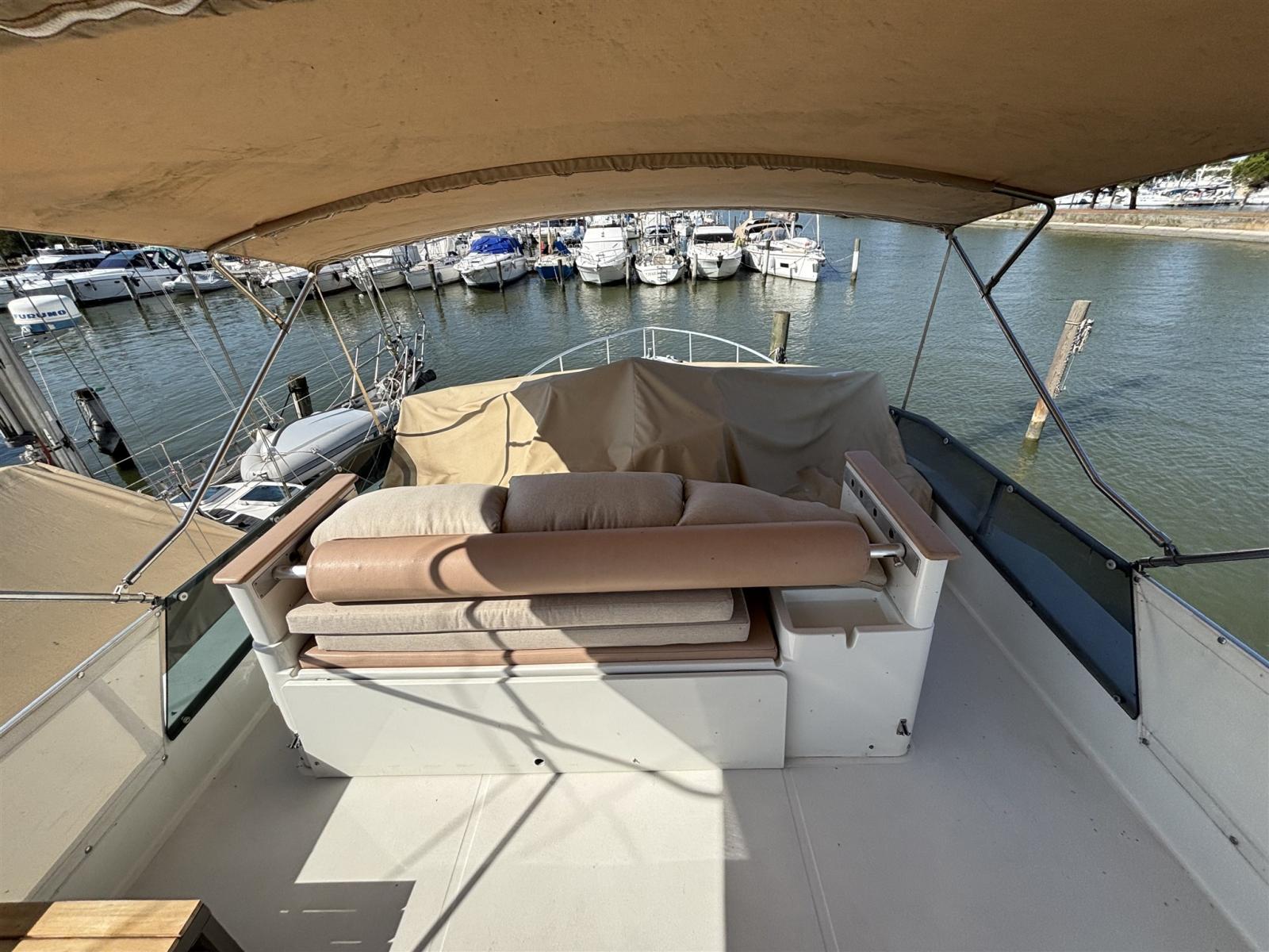 ferretti yachts Altura 52