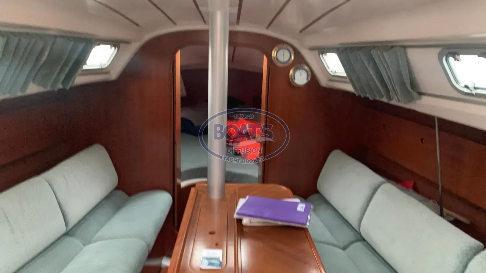 beneteau Oceanis 300