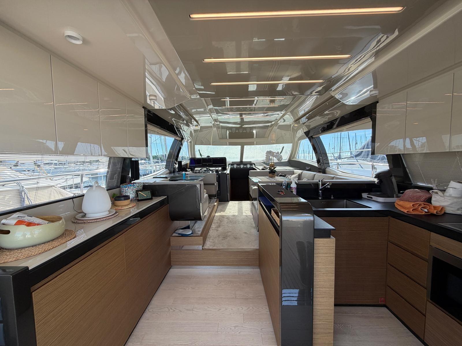ferretti yachts 550