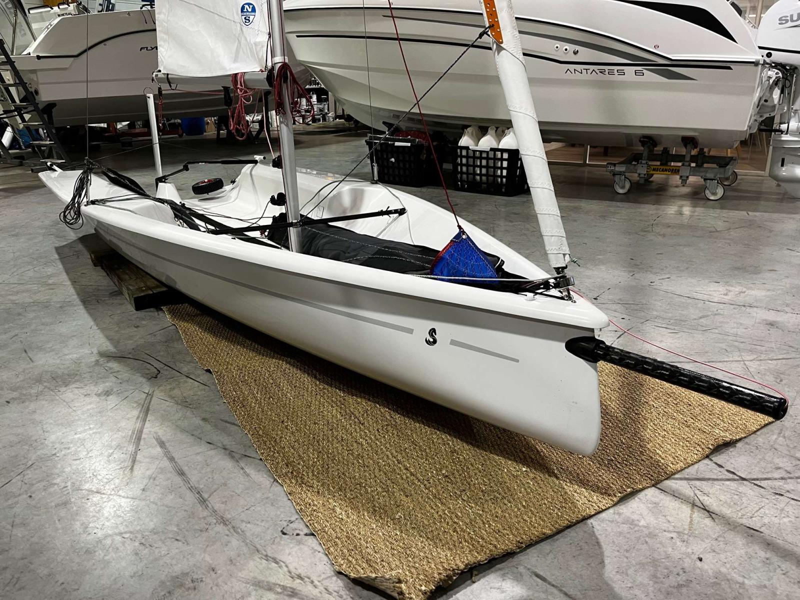 beneteau First 14