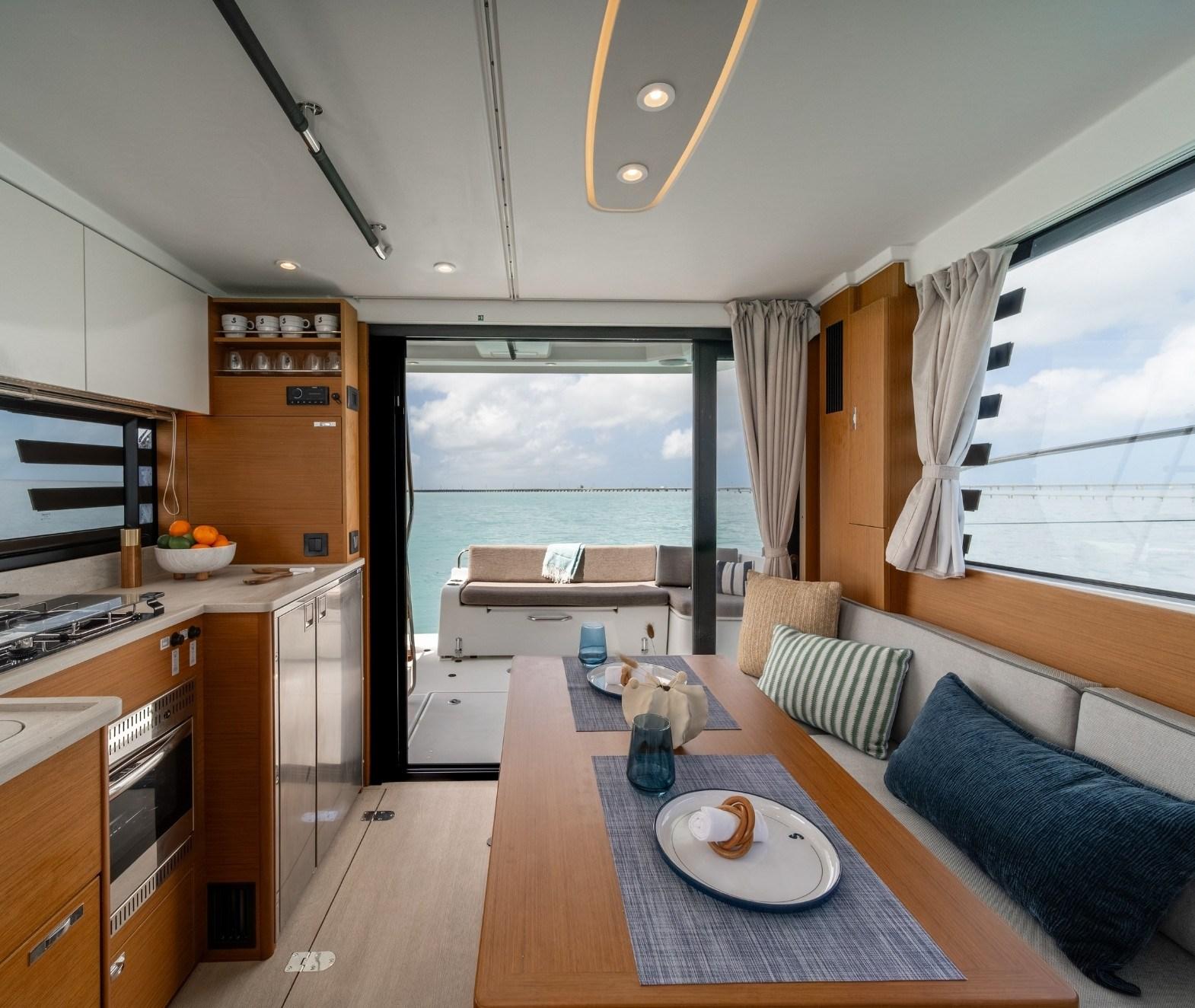 beneteau Swift trawler 37 fly
