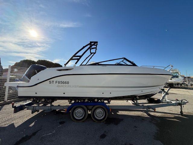 quicksilver Activ 755 bowrider