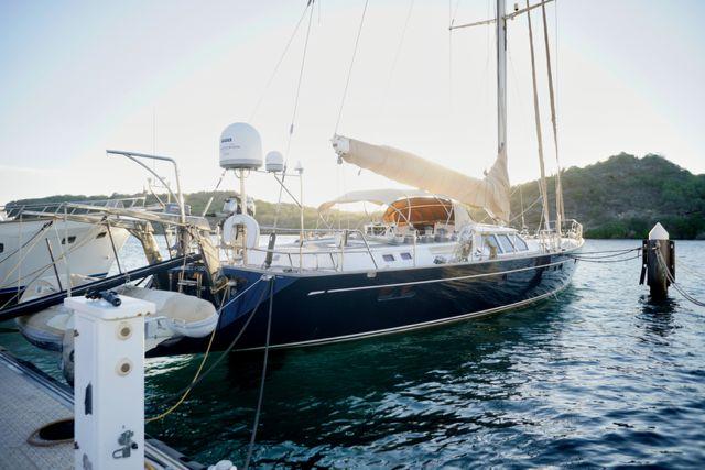 oyster 80 deck saloon