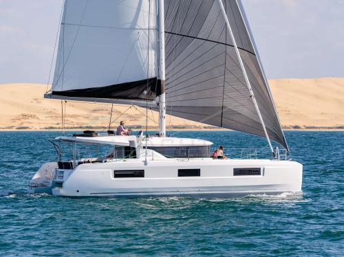 Lagoon 46 fly
