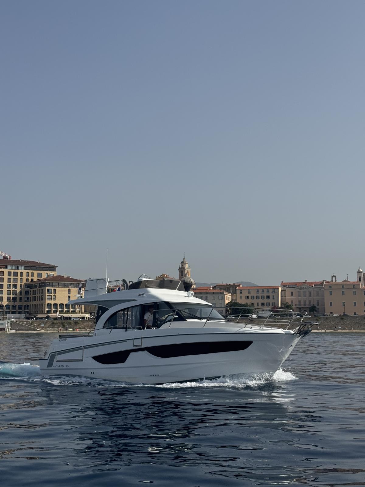 beneteau Antares 11 fly