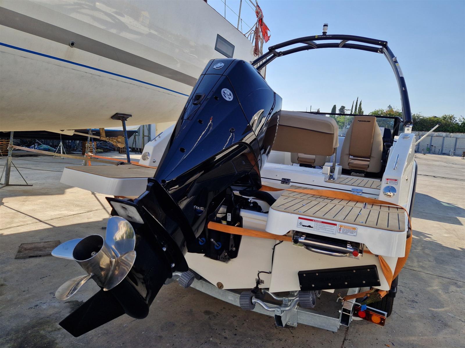 quicksilver Activ 675 bowrider