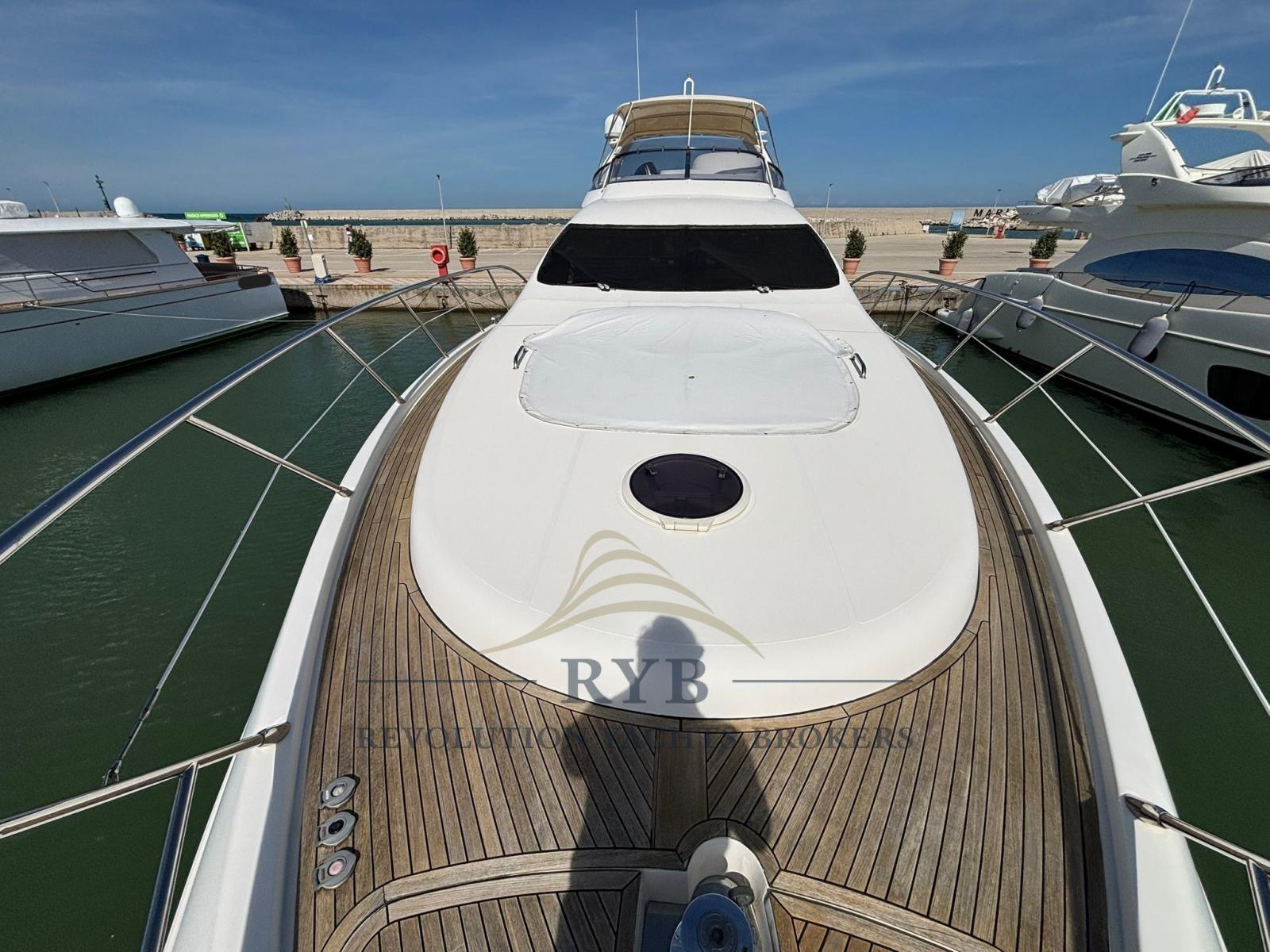 azimut 68e