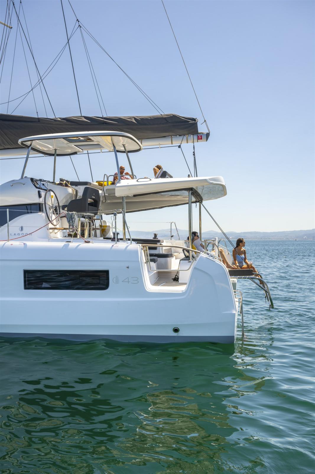lagoon 43