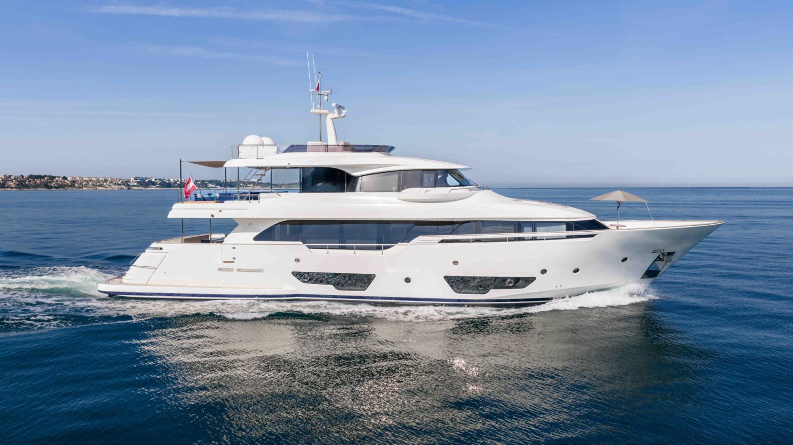 custom line Navetta 28