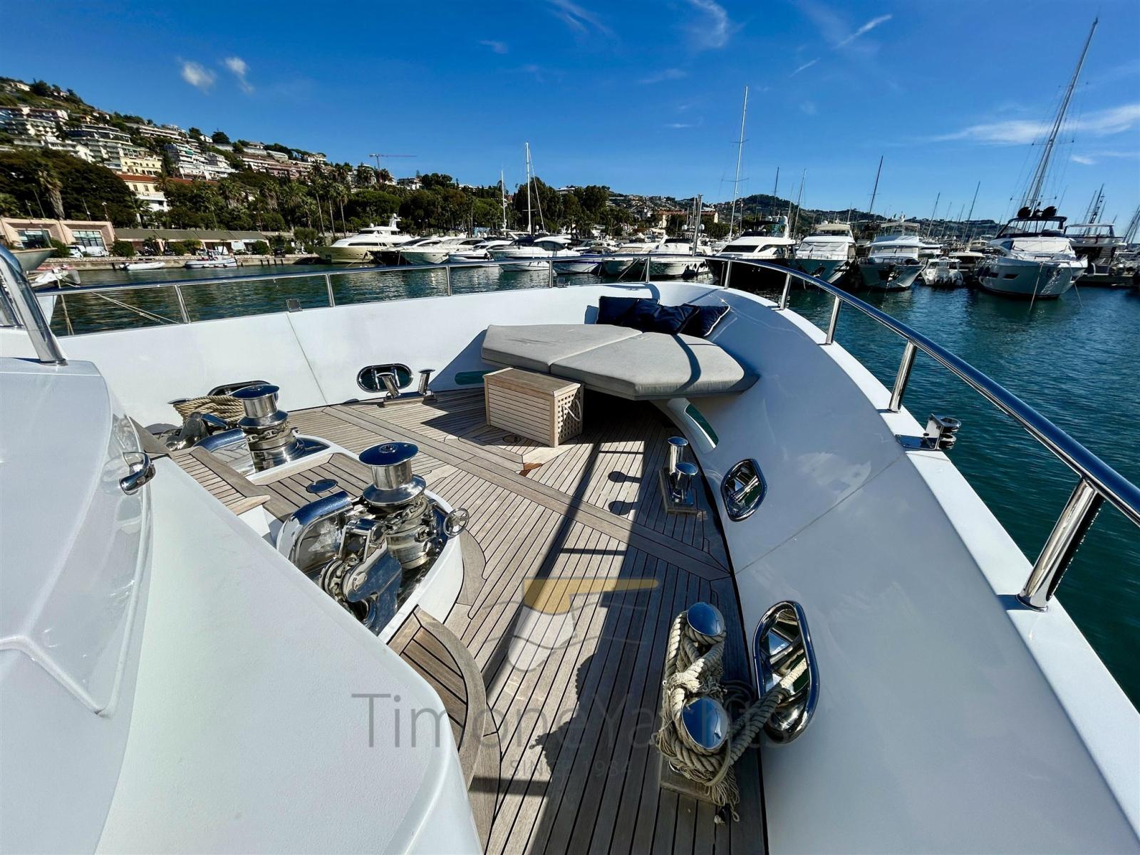 benetti Delfino 93'