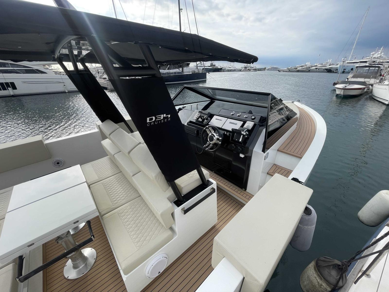 de antonio yachts D34 cruiser