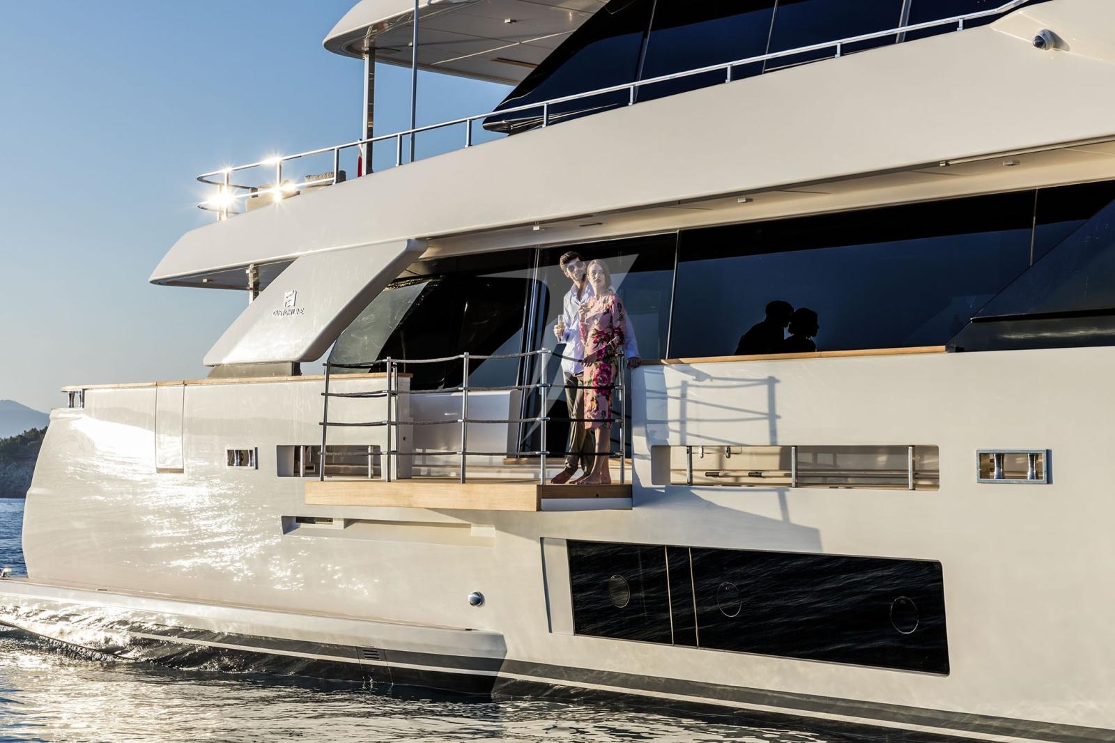 custom line Navetta 33