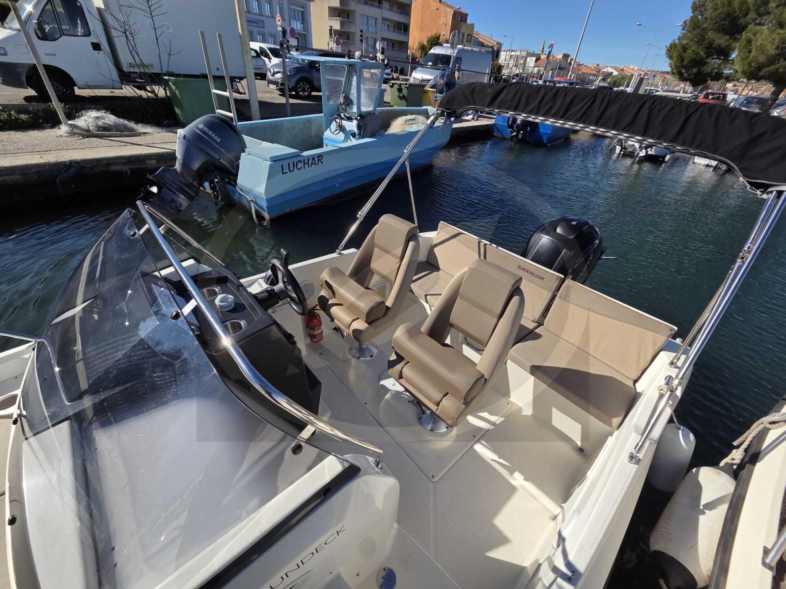 quicksilver Activ 605 sundeck