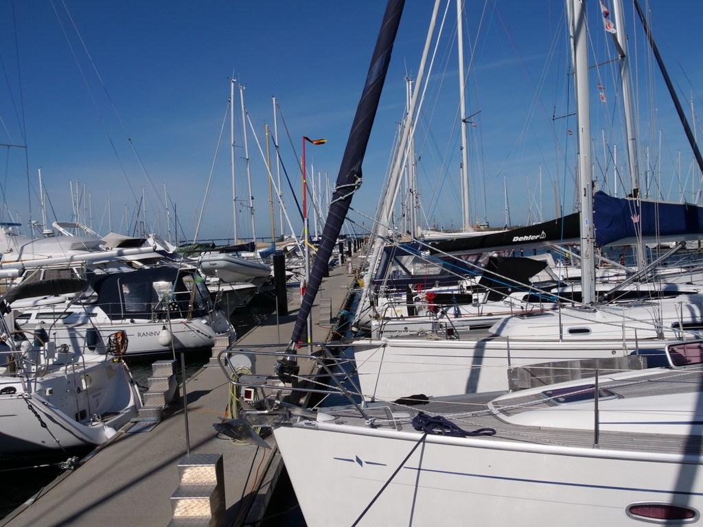 bavaria yachts 42 cruiser