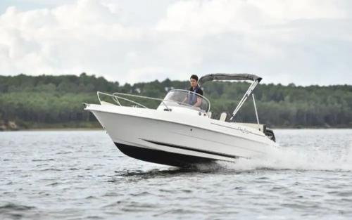 B2 marine cap ferret 572