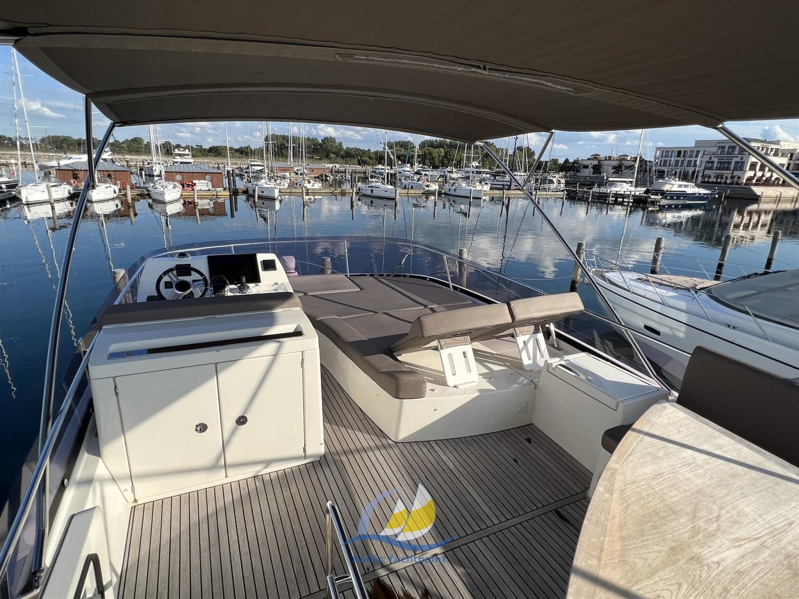 prestige yachts Prestige 500 fly top