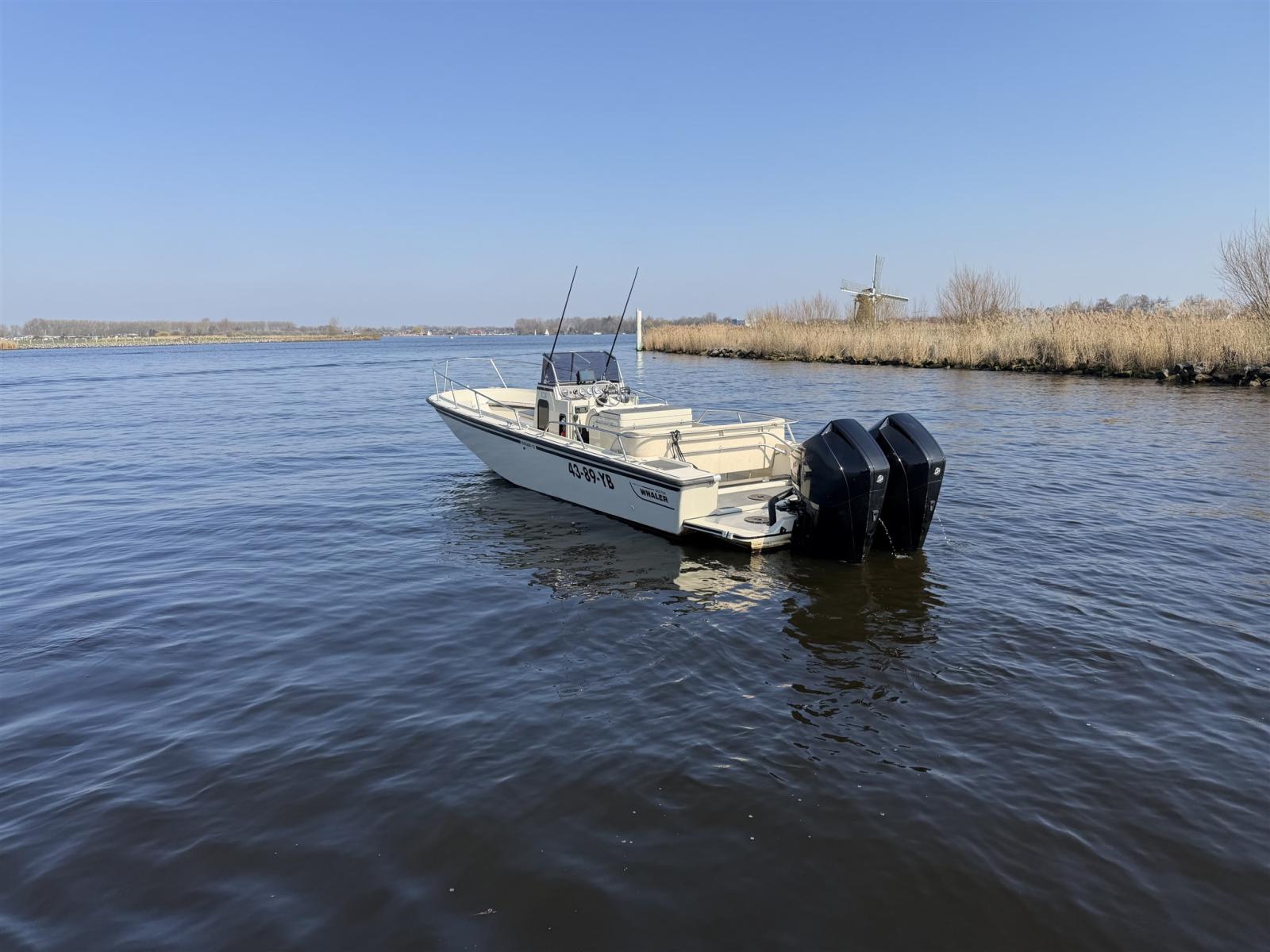 boston whaler Outrage 25