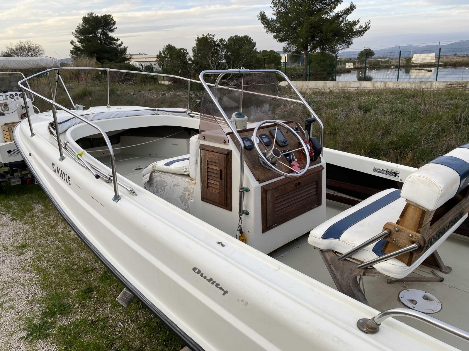 boston whaler 21 outrage