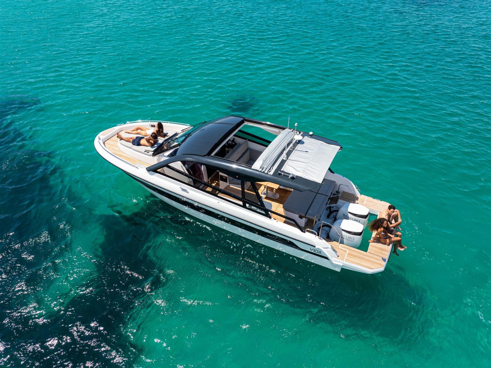 bavaria yachts Vida 33 hard top