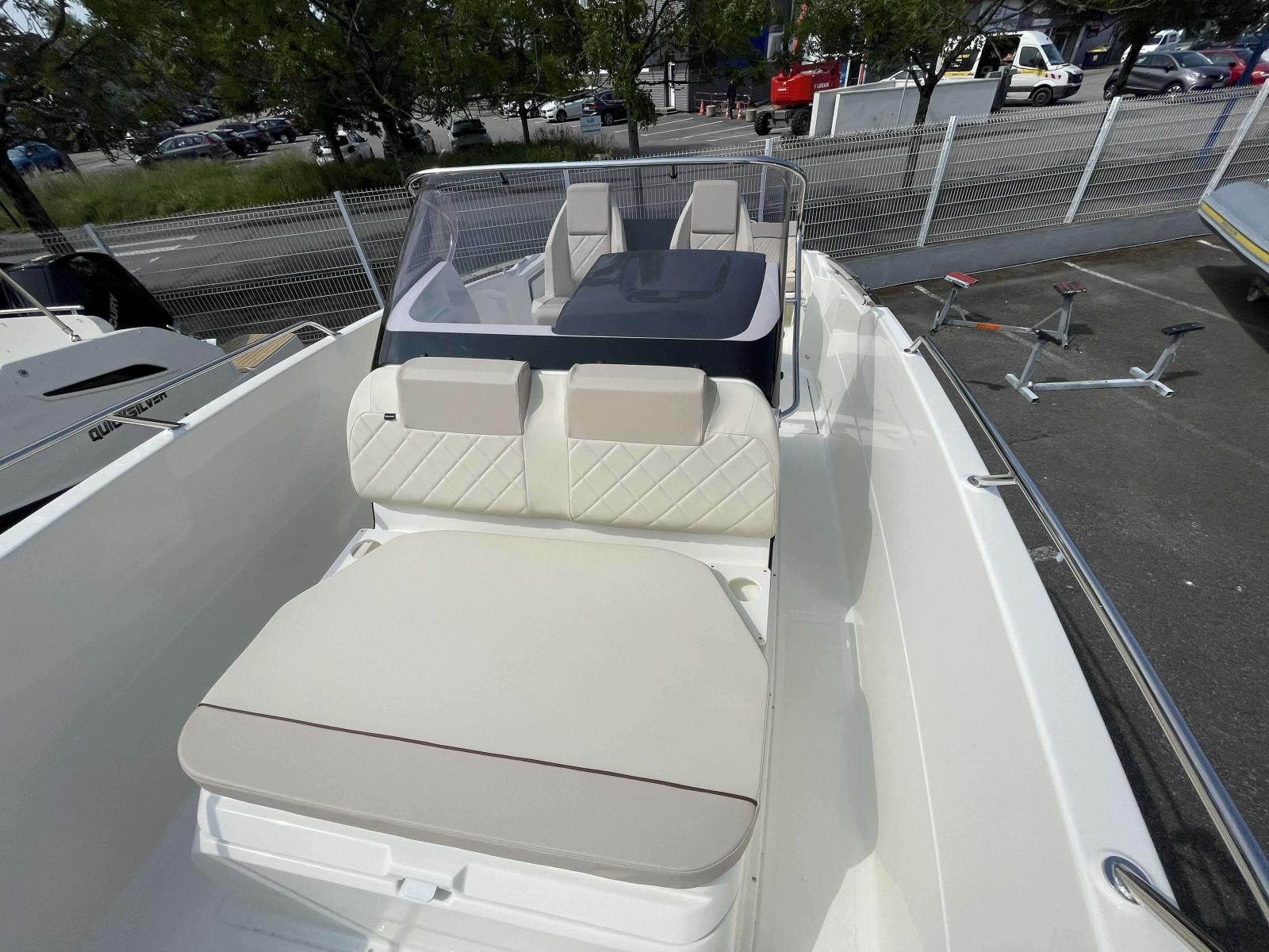 quicksilver 805 open