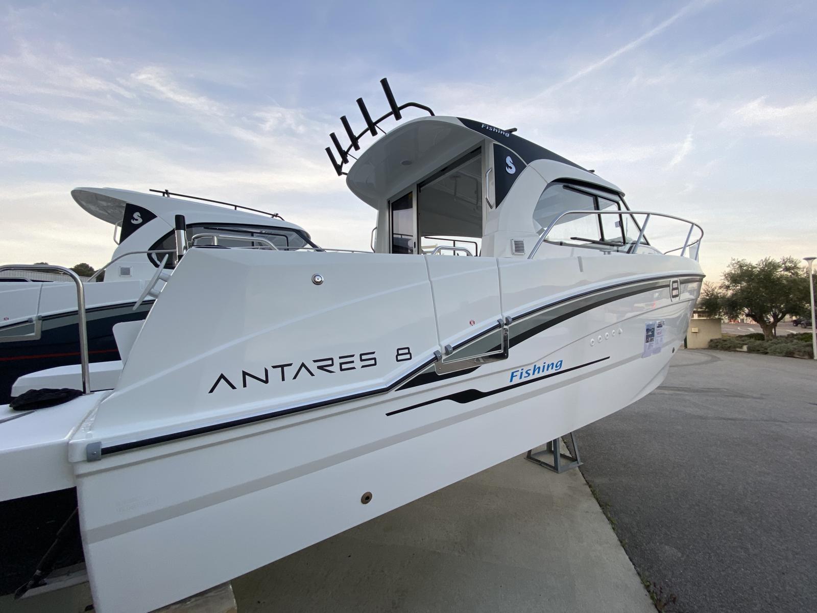 beneteau Antares 8 fishing