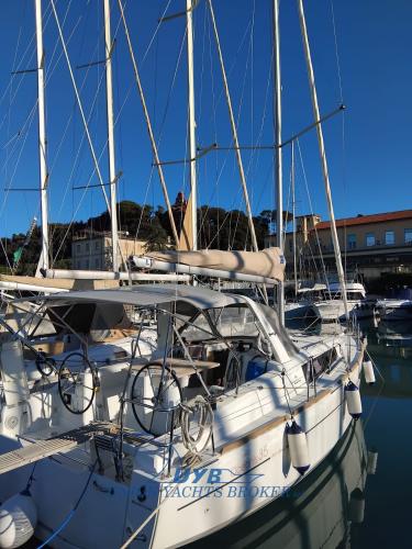 Beneteau oceanis 35 sail away