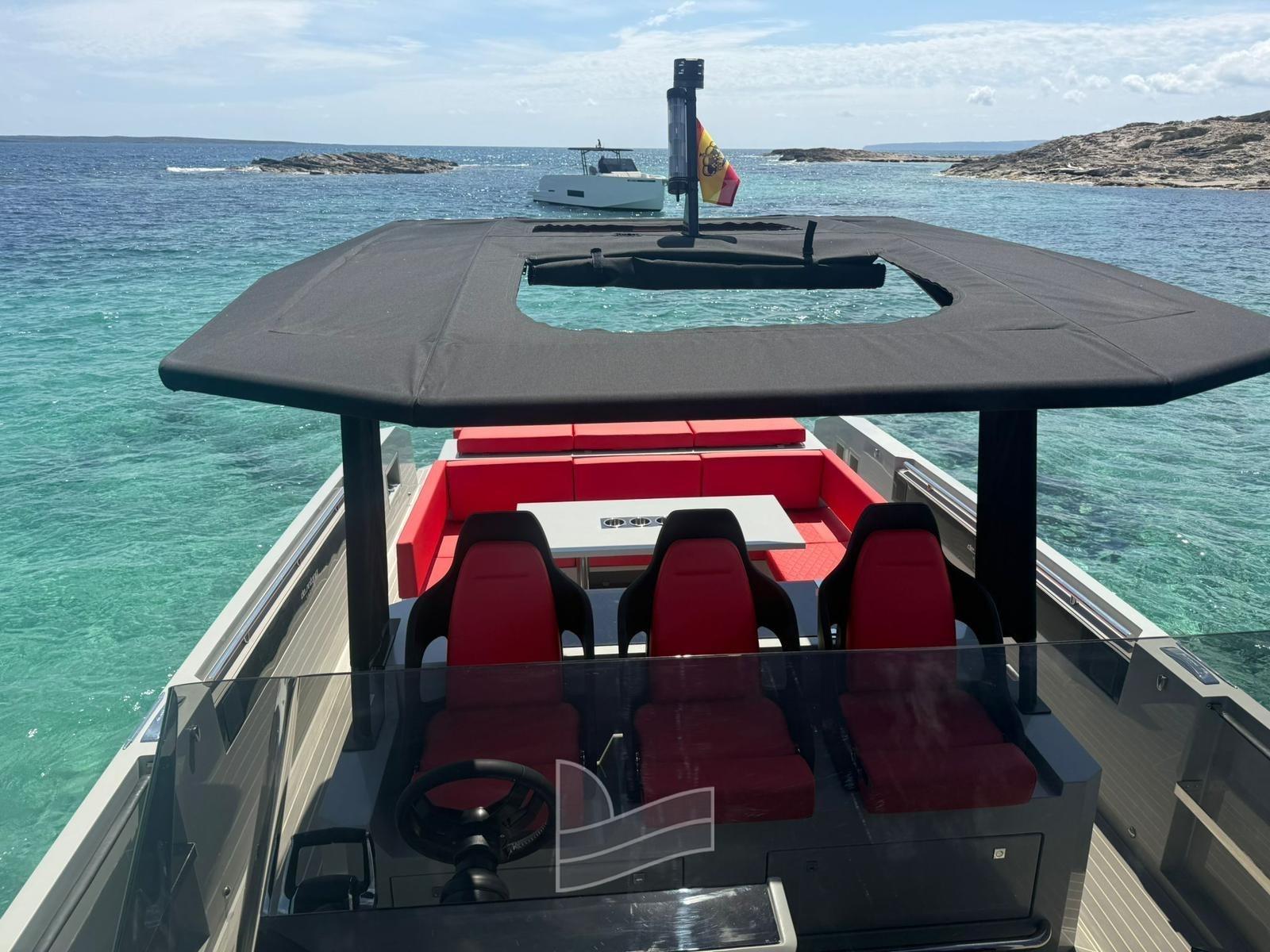 de antonio yachts D36 open