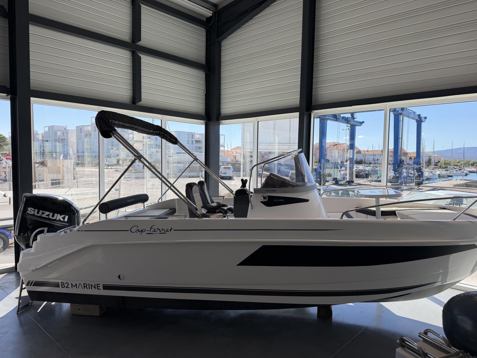 b2 marine Cap ferret 702 open