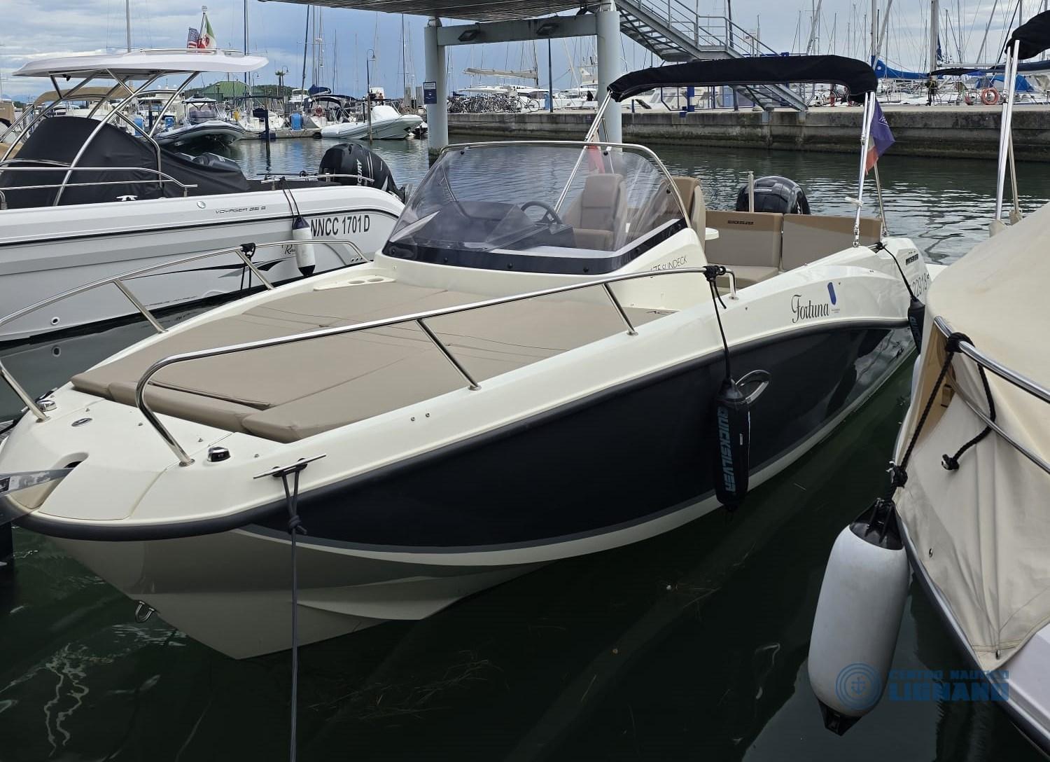 quicksilver Activ 675 sundeck