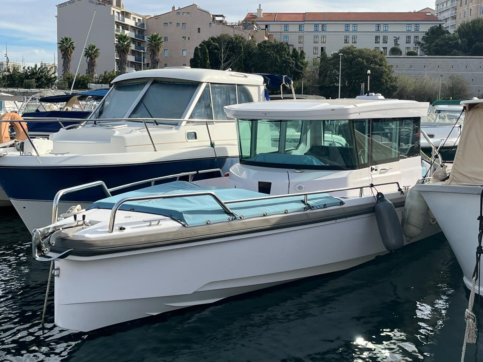 axopar 28 cabin