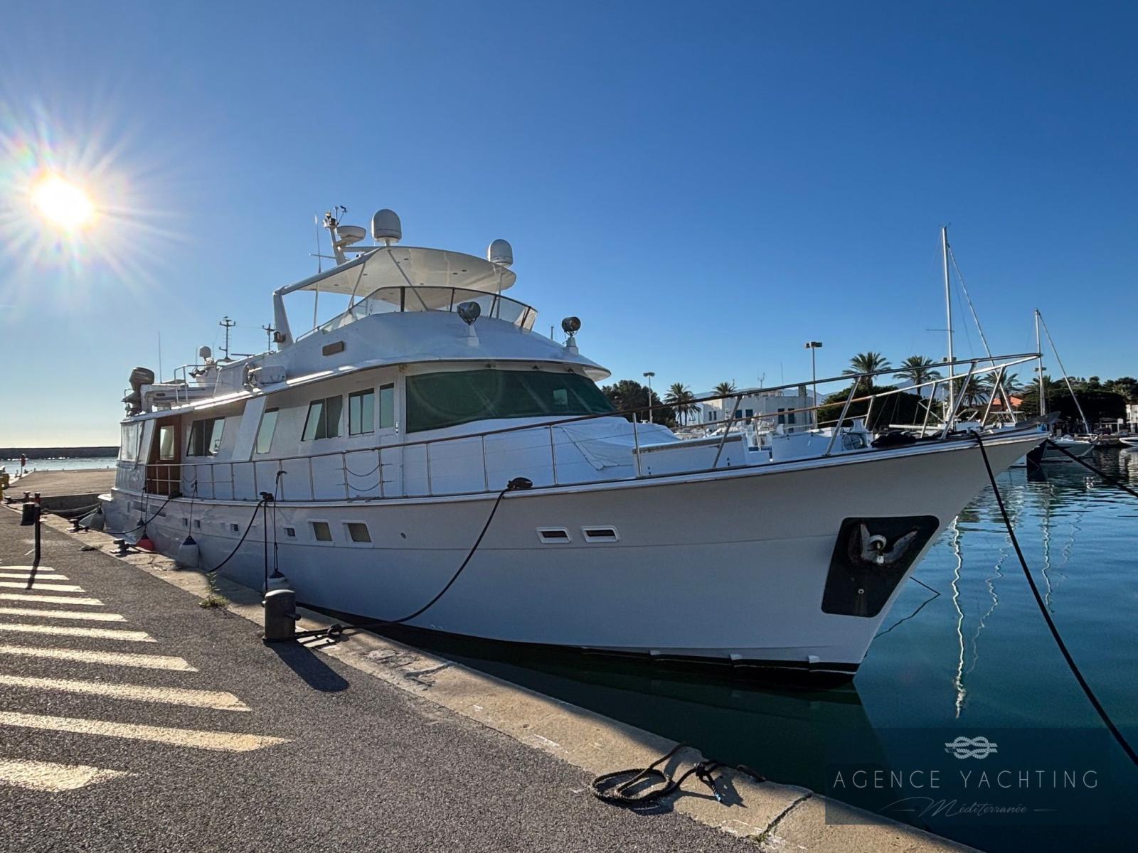 hatteras 85