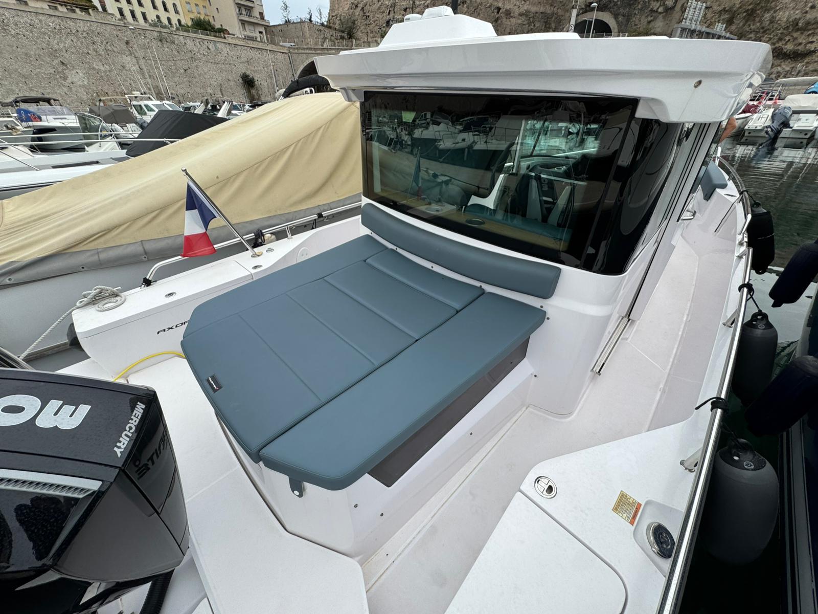axopar 28 cabin
