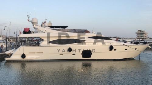 Ferretti yachts 761