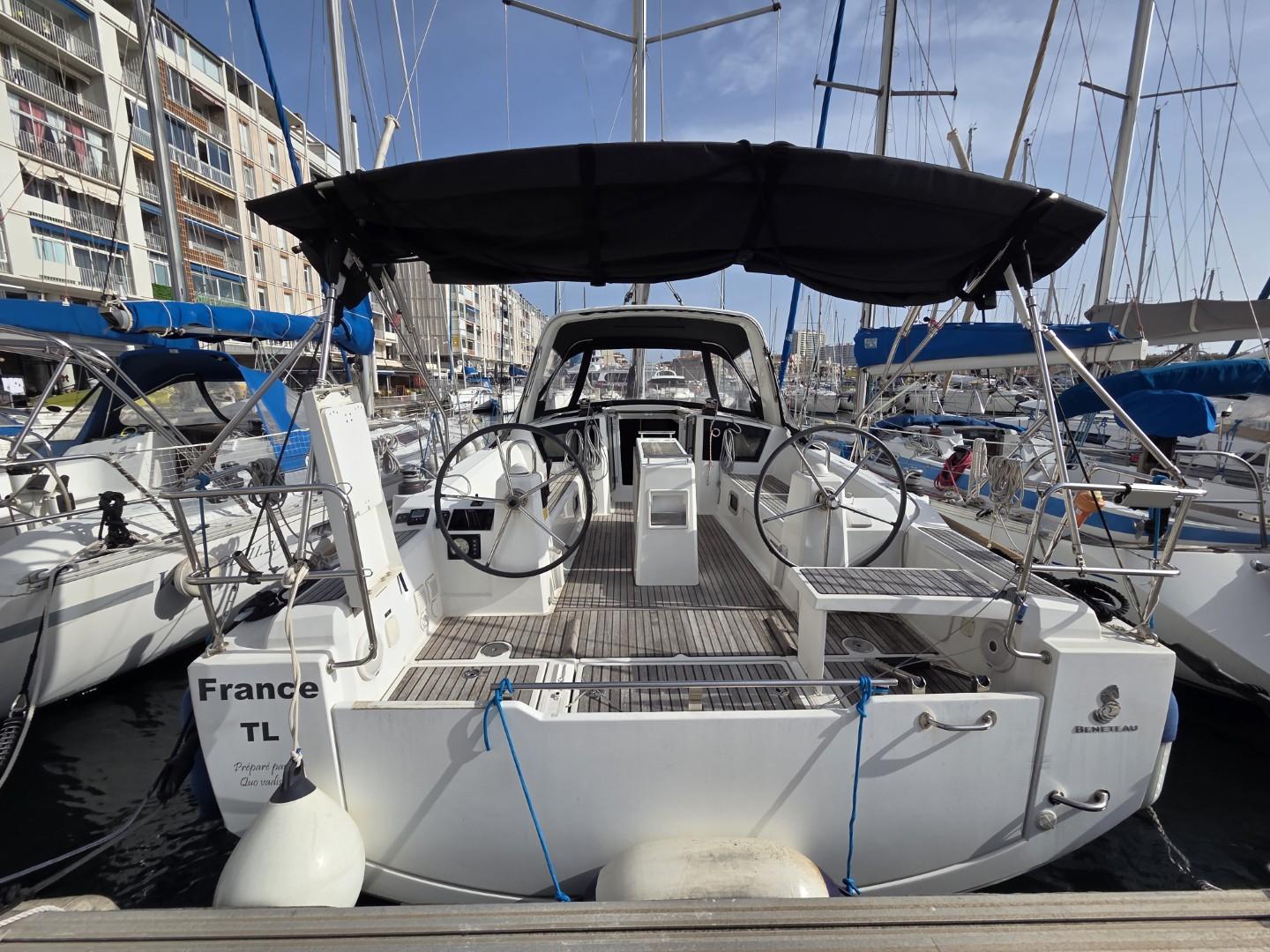 beneteau Oceanis 38 cruiser