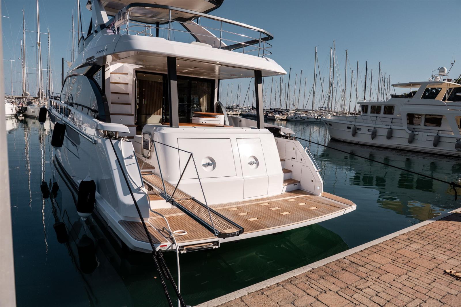 azimut 68 flybridge