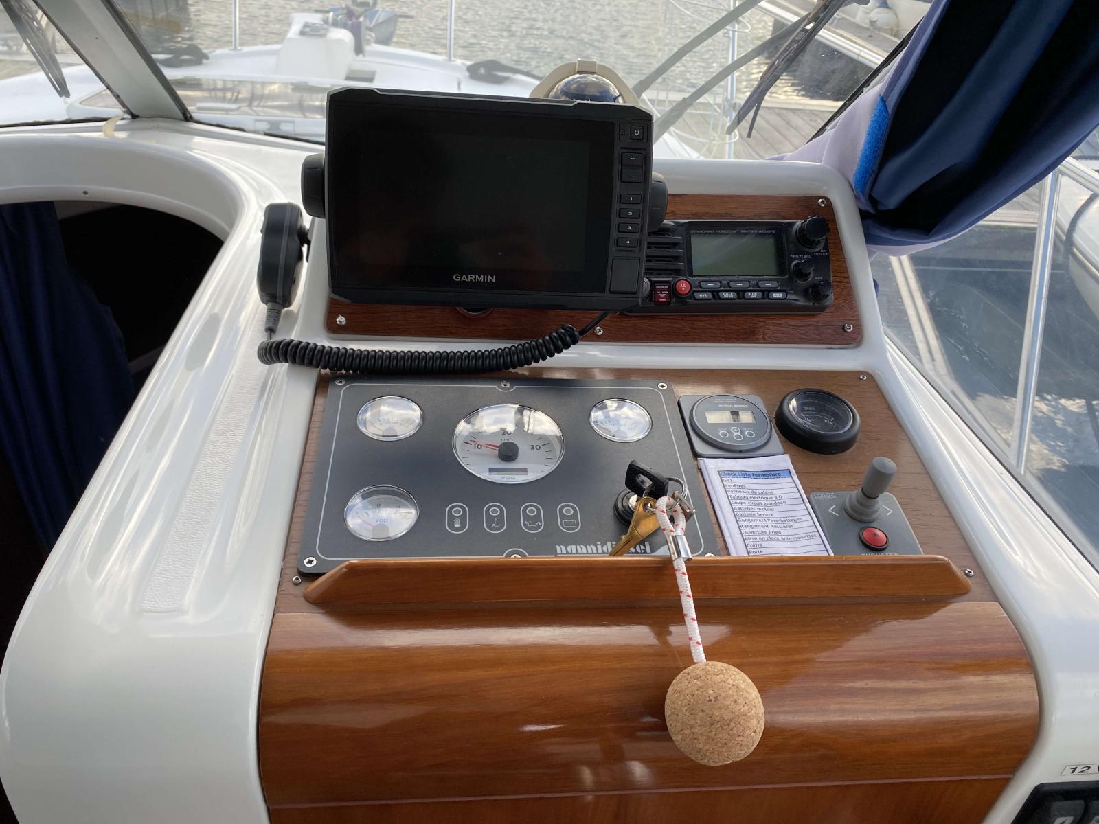 beneteau Antares 760